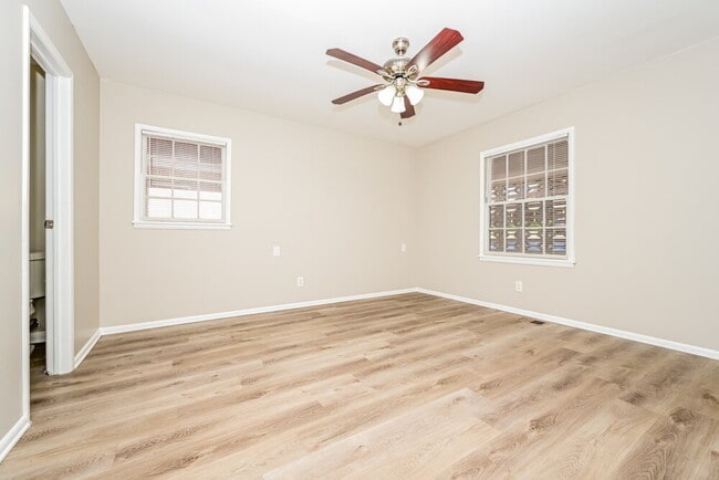 Building Photo - 367 Lady Guinevere Way