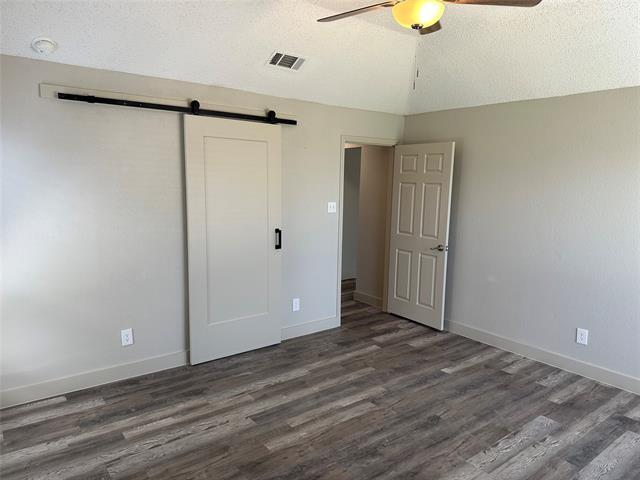 Building Photo - 1581 Glenmore Dr
