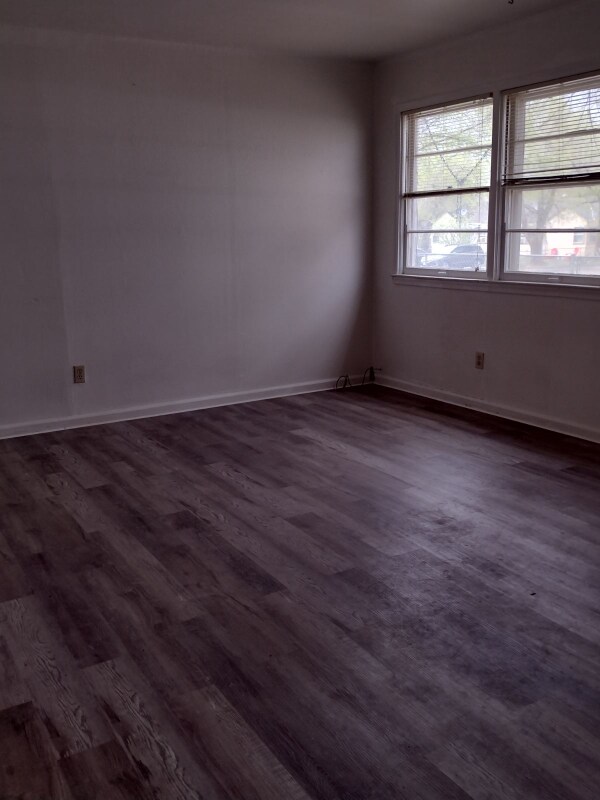 Building Photo - 318 S White Ave