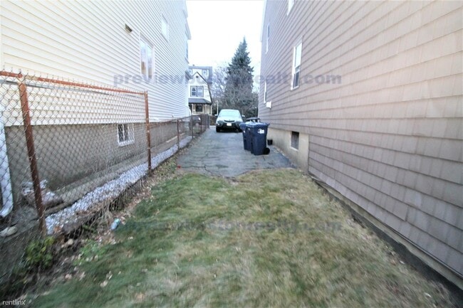 Building Photo - 67 Hopedale St