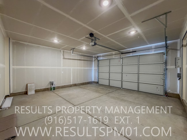 Building Photo - Brand new 3 Bedroom home. Wonderful amenities!