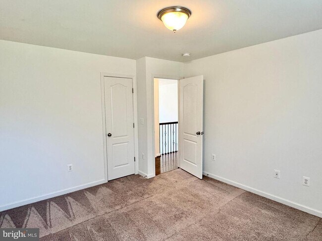 Building Photo - 133 Brooke Point Ct