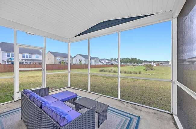 Building Photo - 6 Bedroom, 4.5 Bathroom Home in Cane Bay - Summerville