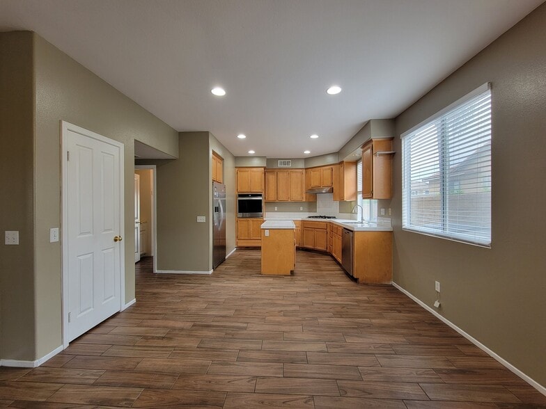Building Photo - 16241 El Dorado Ct