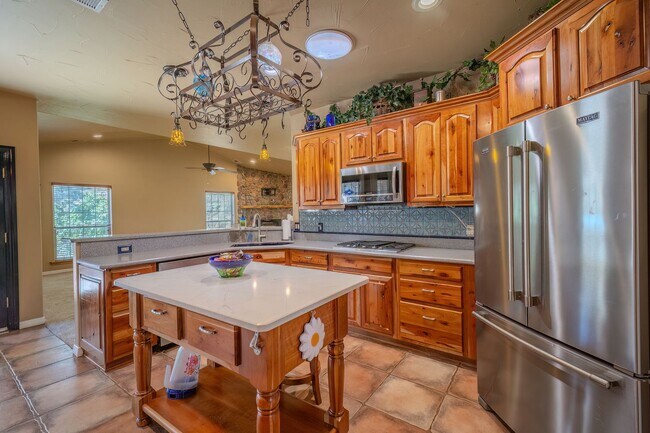 Building Photo - 111 Coker Ln