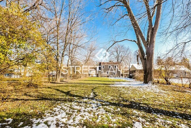 Building Photo - REDUCED!