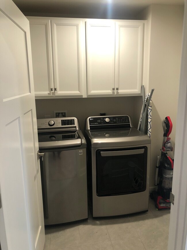 Building Photo - 2198 Craven Ln