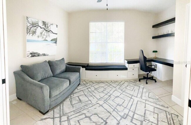 Building Photo - Rent a luxurious golf course lifestyle home in Sarasota, FL