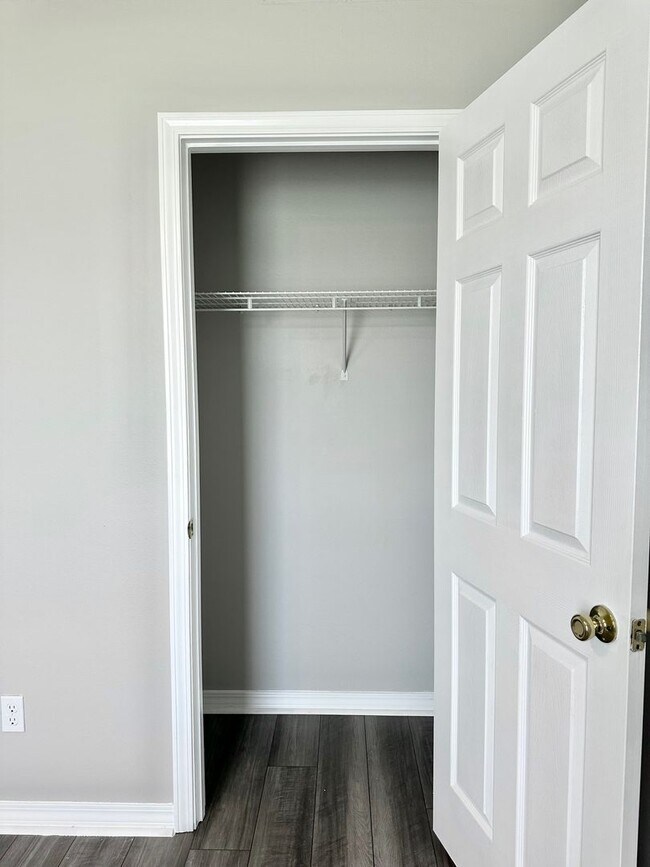 Building Photo - 3br/2ba minutes to NAS back gate