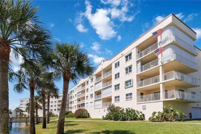 Building Photo - 8921 Lake Dr