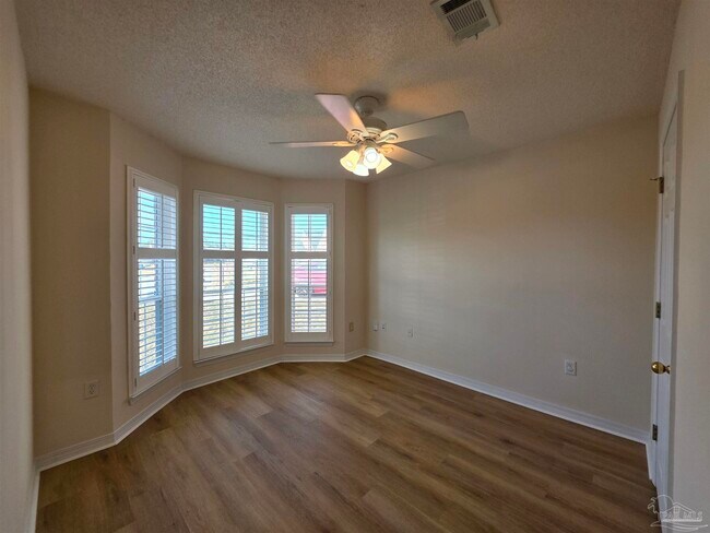 Building Photo - 6204 Pomeral Summit St