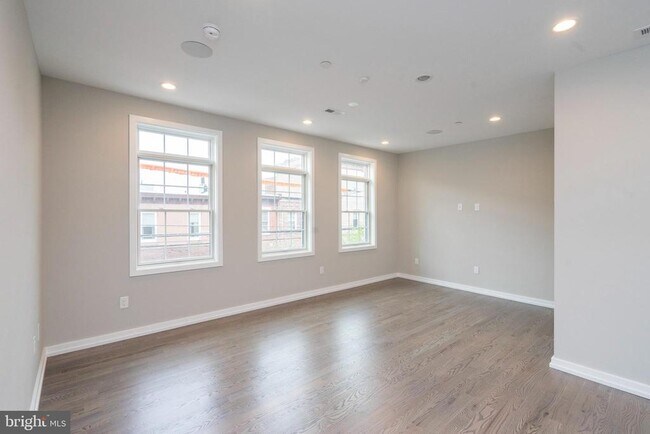 Building Photo - 1128 S 13th St