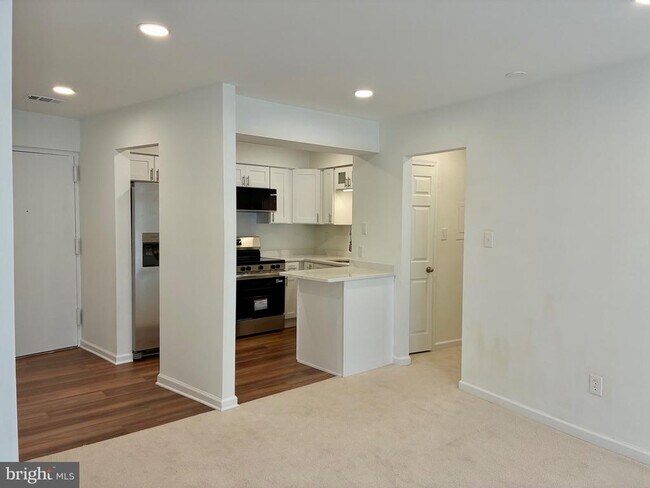 Building Photo - 5772 Rexford Ct