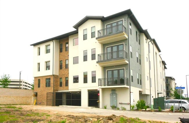 Building Photo - 4325 Jackson Ave