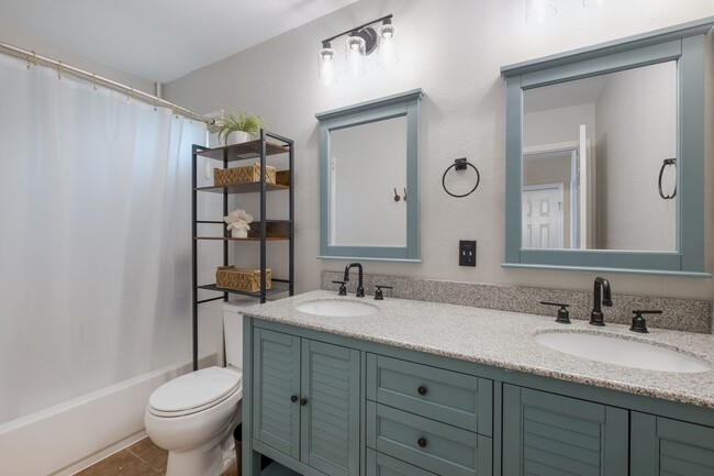 Building Photo - 21646 Seminole Oaks