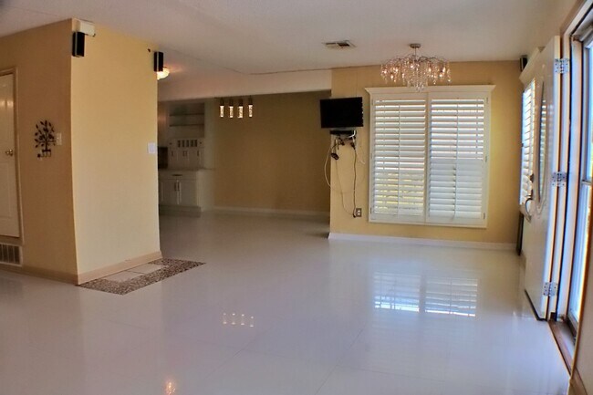 Building Photo - 6244 Kings Bridge Dr