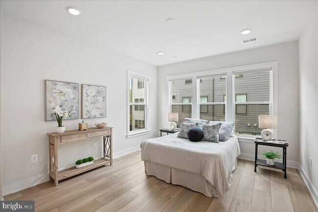 Building Photo - 12768 Sunrise Valley Dr