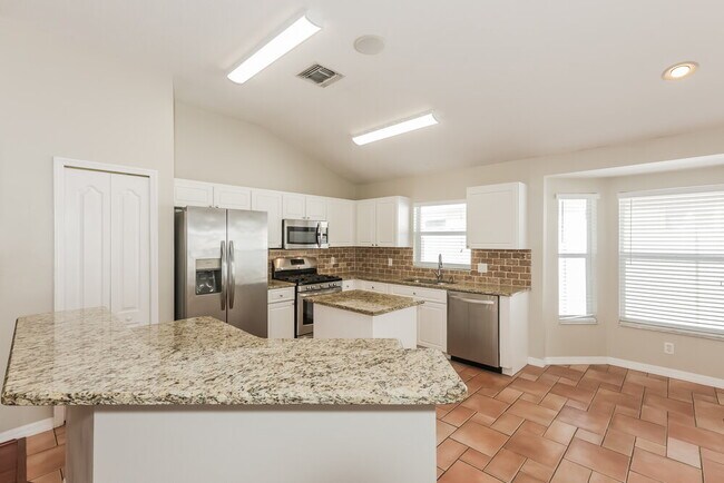 Building Photo - 2010 Berry Lake Dr