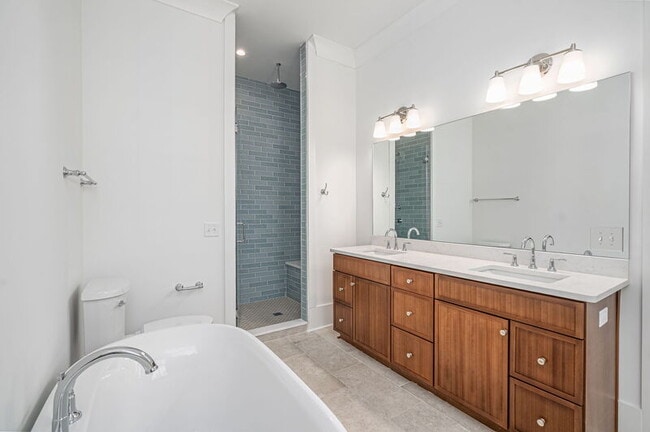 Building Photo - 302 W 38th St