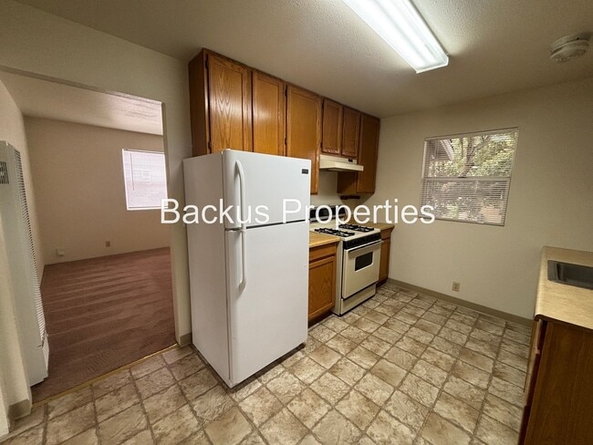 Building Photo - Darling two bedroom home in Monterey