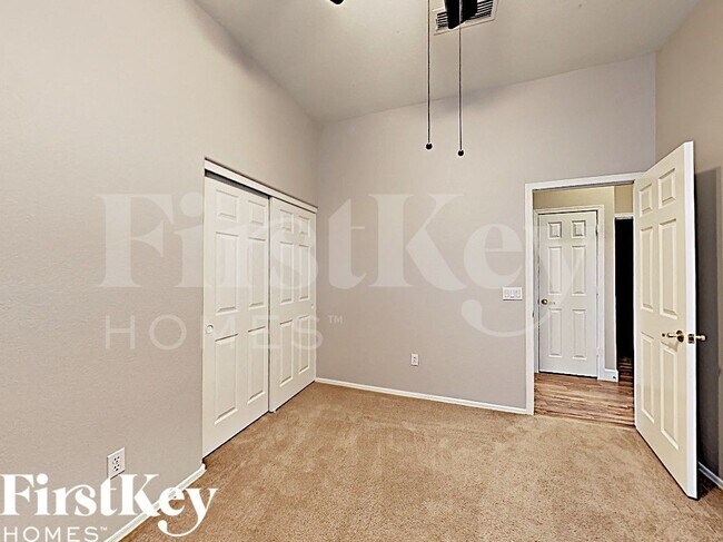 Building Photo - 13702 W Tara Ln