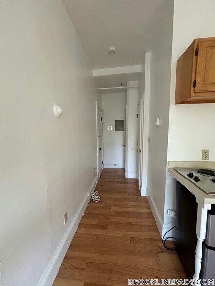 Building Photo - 1077 Beacon St