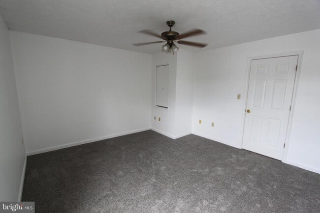 Building Photo - 160 Stadium Cir