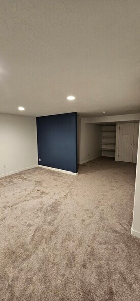 Building Photo - 629 W Life Dr