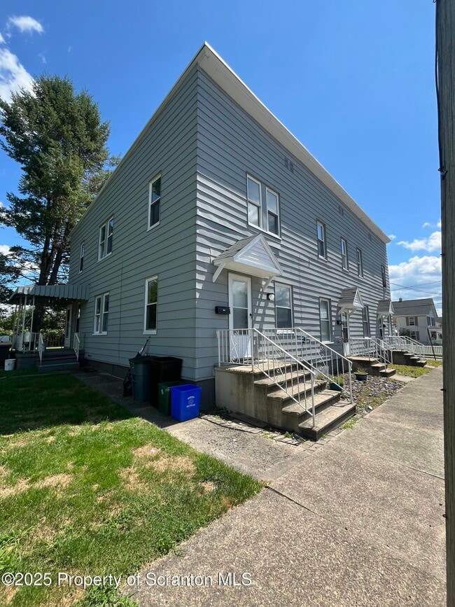 Building Photo - 401 Sussex St