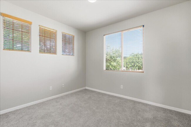 Building Photo - 2803 Crested St