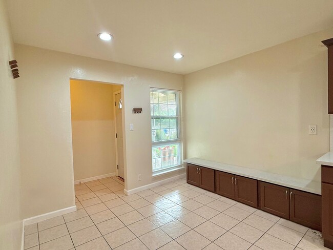 Building Photo - $3990 / 4 BR at a Prime Fremont Location!