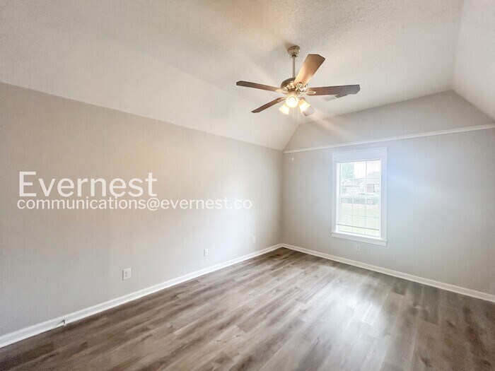 Building Photo - 2912 Waverly Dr
