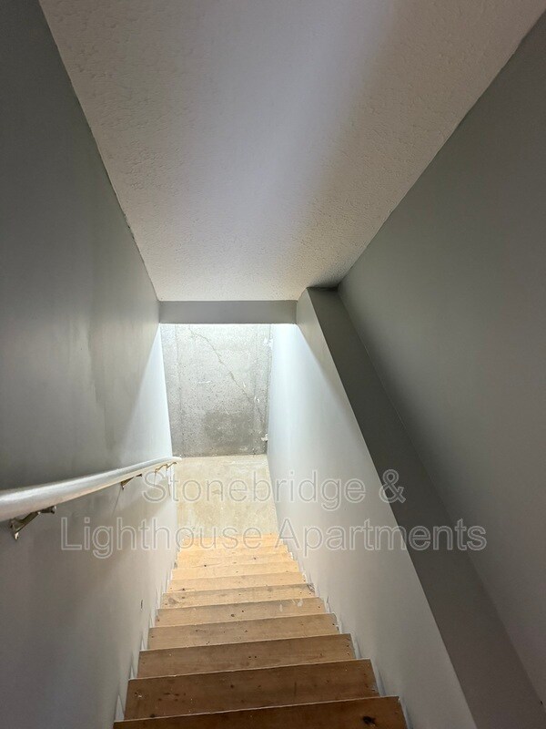 Building Photo - 2804 Coyote Ct