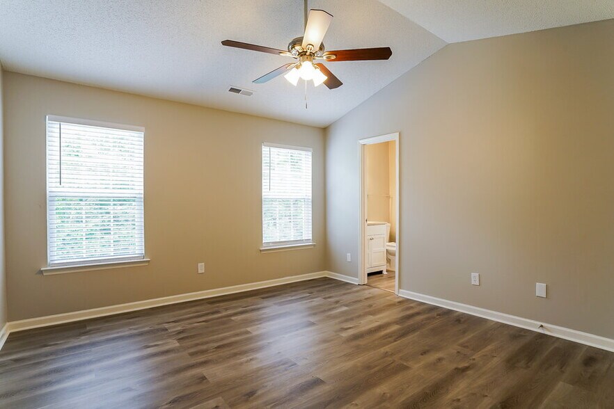 Building Photo - 4904 Silverdene St