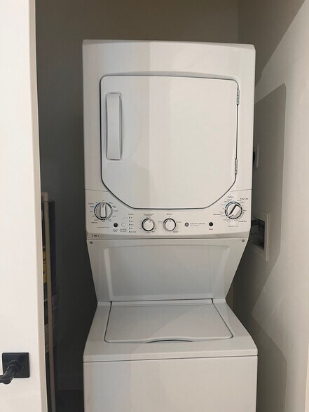 Building Photo - 329 Pacific Ave