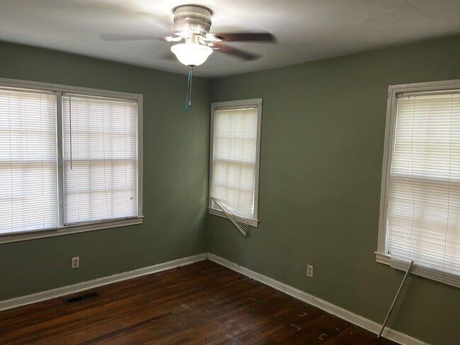 Building Photo - 408 Murat St