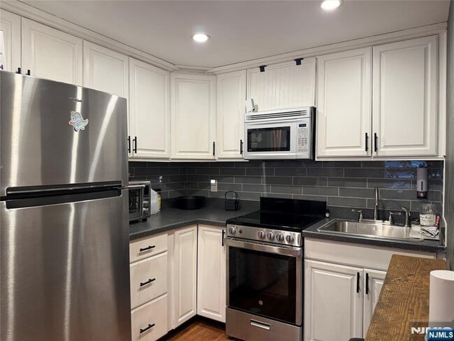 Building Photo - 42 Willow Wood Ct