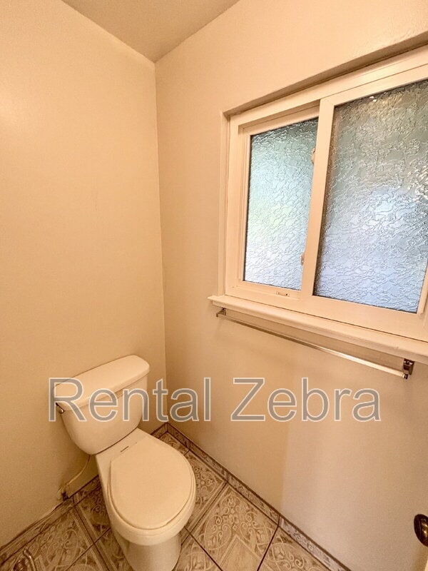 Building Photo - 3047 Bedford Dr