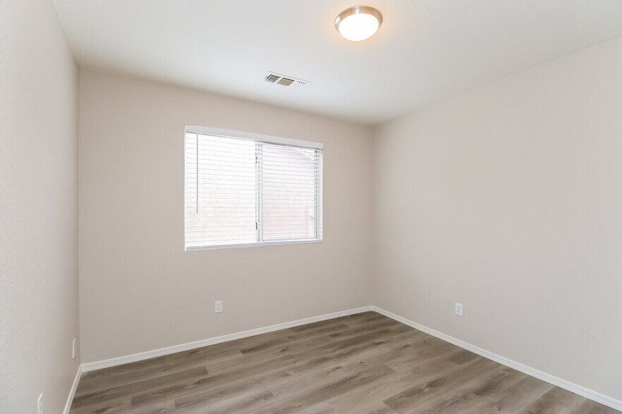 Building Photo - 1409 W 15th Ave