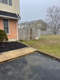 Building Photo - 22 Forest Creek Dr