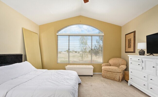 Building Photo - 3 BR 2.5 BA Glendale
