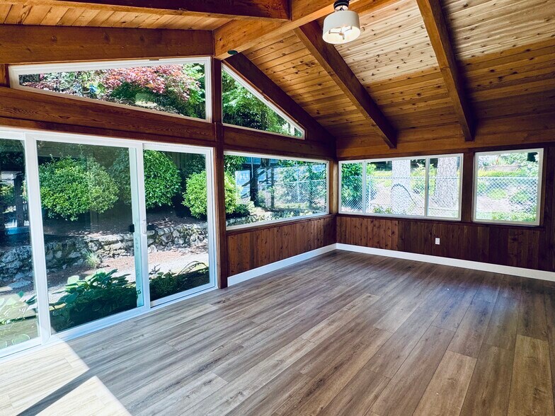 Sunroom 2 - 11965 NW Oatfield Ct