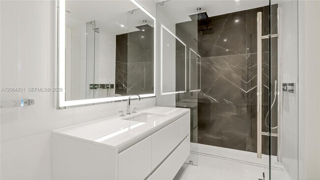 Building Photo - 300 Biscayne Blvd Way