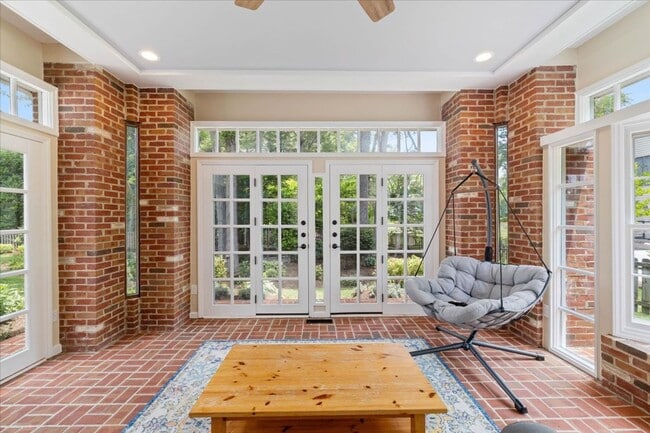 Building Photo - Spacious Home with Fenced Yard Exclusive Access to Hethwood Amenities