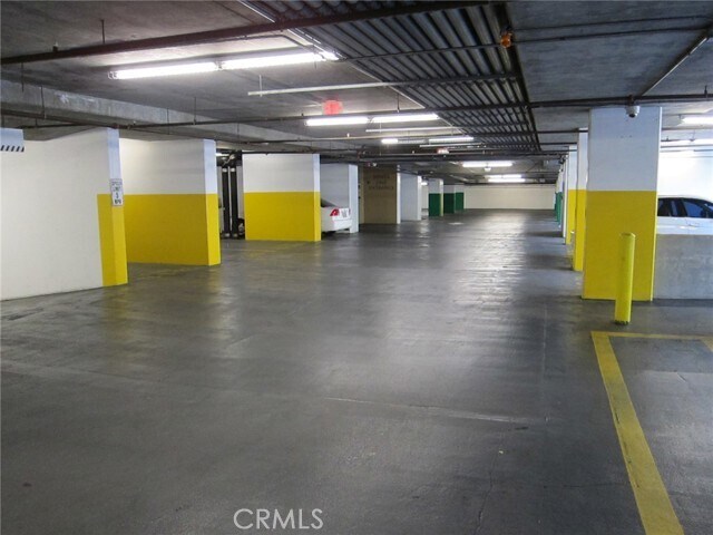 Building Photo - 411 W Seaside Way