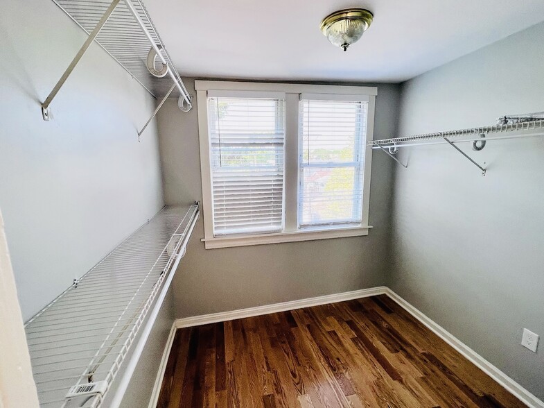 Building Photo - 4244 N Spaulding Ave