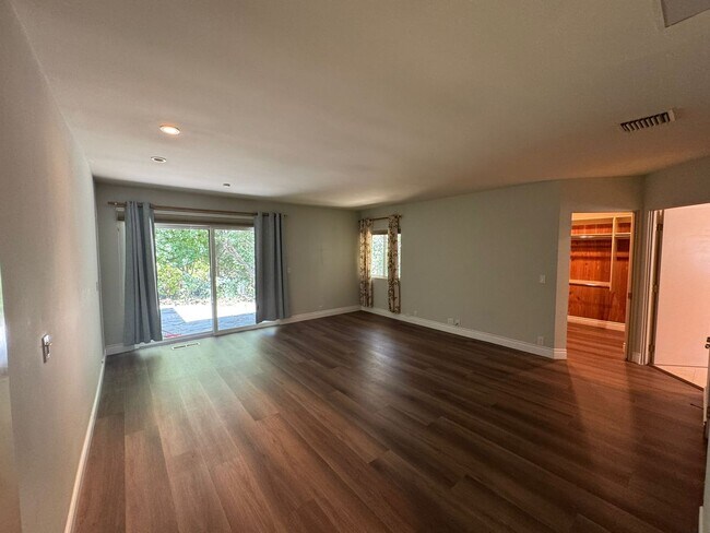 Building Photo - Coming Soon! Cozy home in South Pasadena.