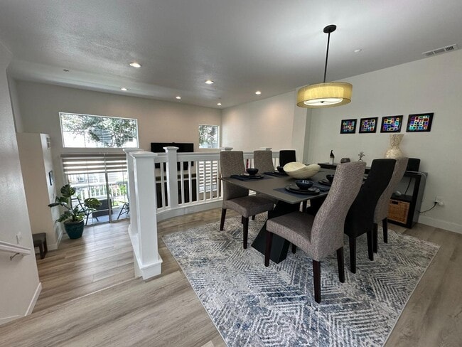 Building Photo - 1 Passage Ln