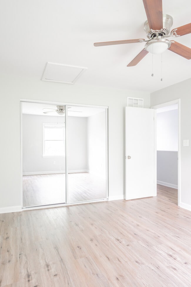 Building Photo - Spacious & Upgraded Luxury Home