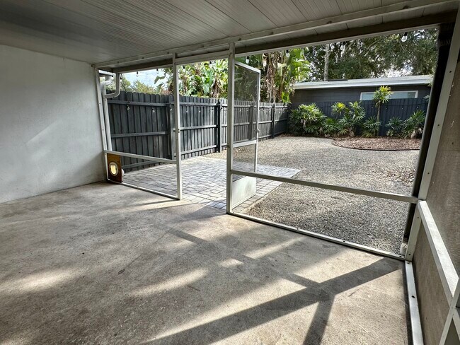 Building Photo - 804 E South St